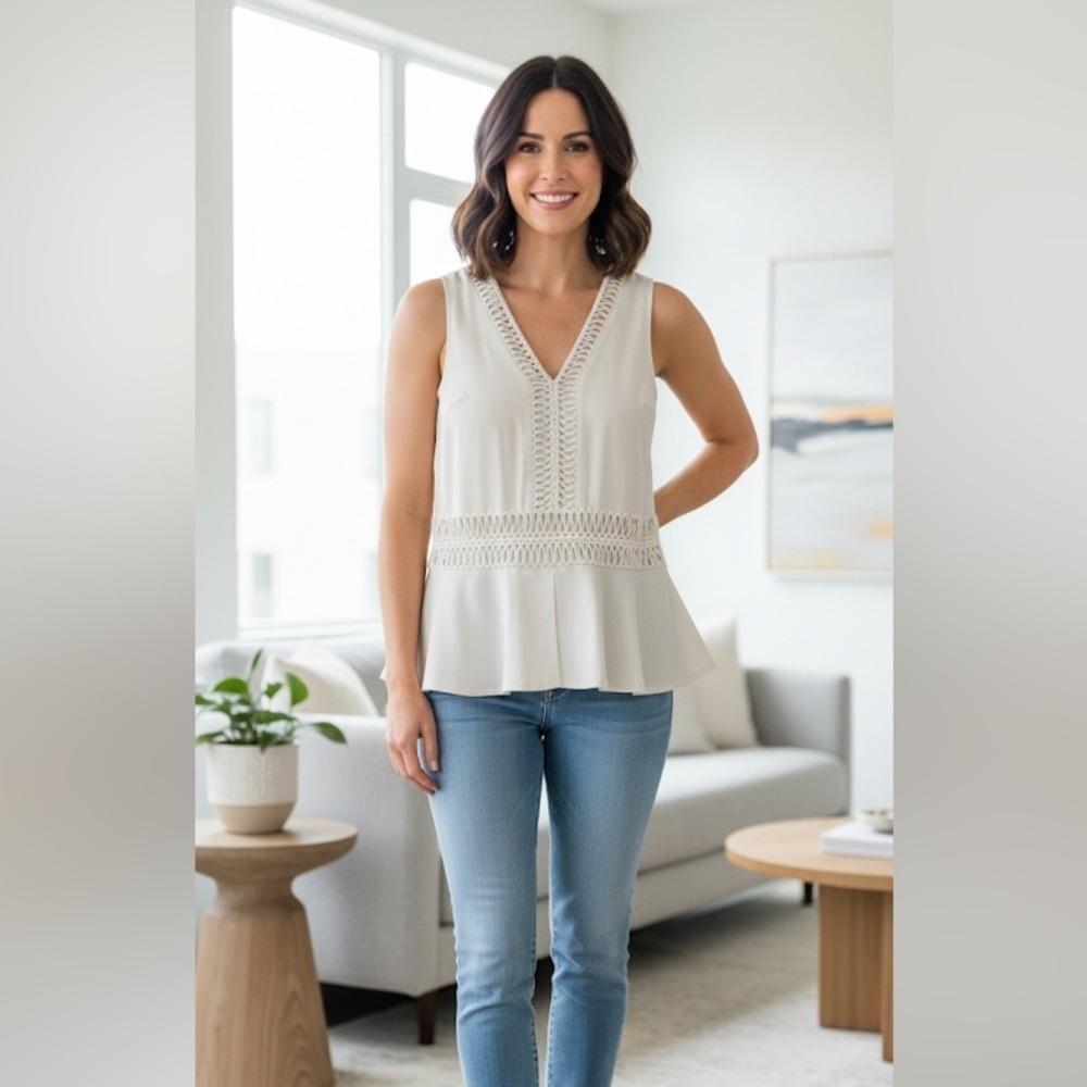 JONATHAN SIMKHAI
V-Neck Sleeveless Top (S)
